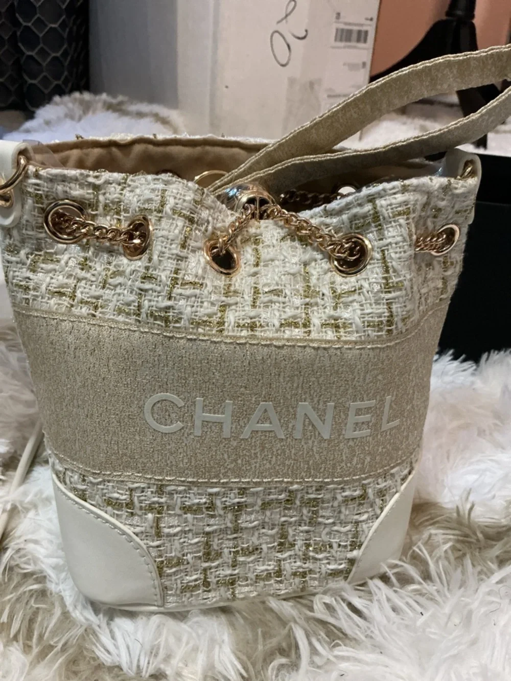 GWP CHANEL White and Gold Tweed Mini Bucket Bag - Picture 2 of 5